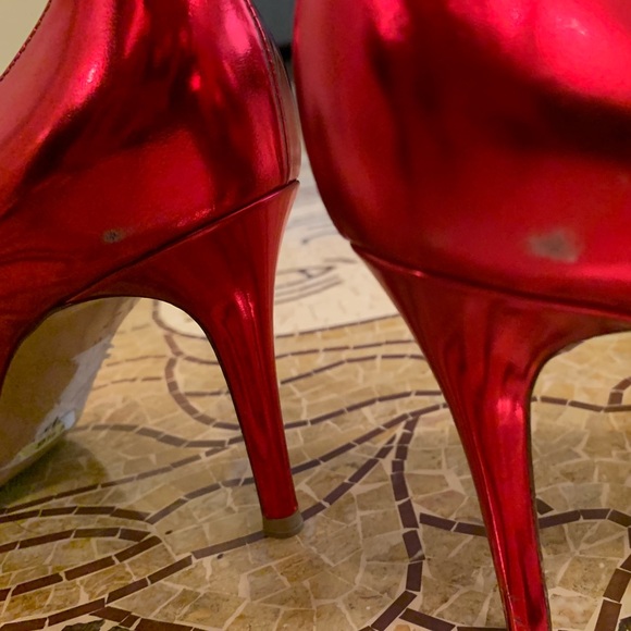 Gianvito Rossi Red Metallic Leather Pumps - Picture 5 of 6